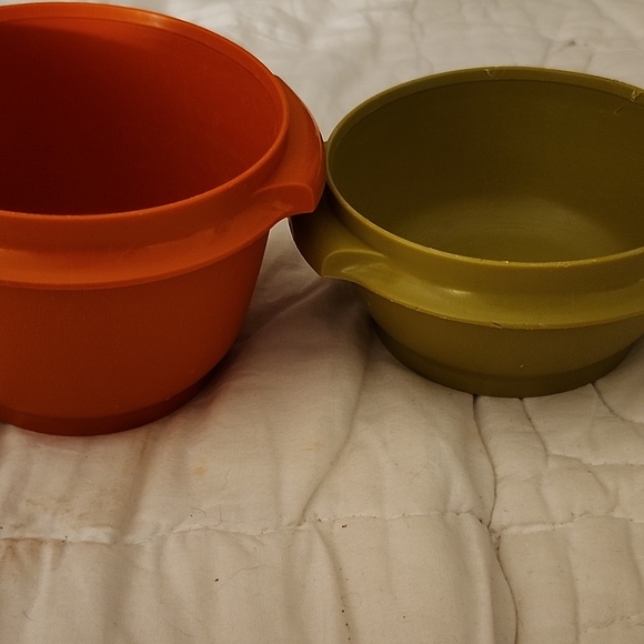 TUPPERWARE Vintage Bowls Without Lids, Orange Bigger than Green, EUC - Picture 3 of 4